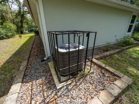 4649 Suray Avenue, Jacksonville FL - photo 8 of 32