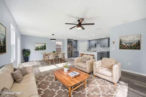 4327 Bessie Circle, Jacksonville FL - photo 9 of 39