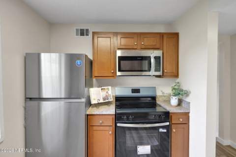 3304 Spring Glen Road, Jacksonville FL - photo 17 of 34