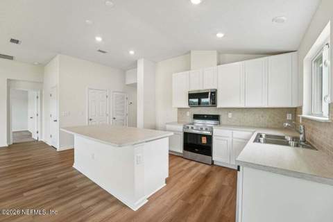 8171 Hawkes Meadow Drive, Jacksonville FL - photo 8 of 26