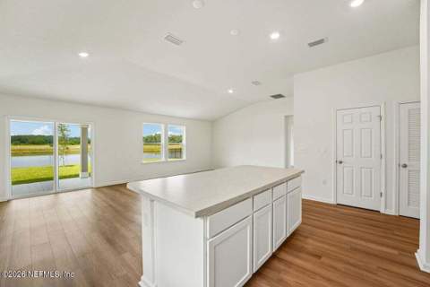 8171 Hawkes Meadow Drive, Jacksonville FL - photo 11 of 26