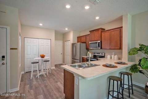883 Capitol Parkway, Jacksonville FL - photo 6 of 25