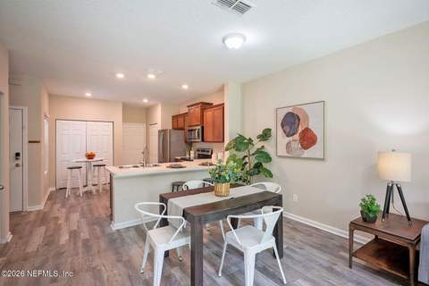 883 Capitol Parkway, Jacksonville FL - photo 8 of 25