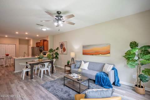 883 Capitol Parkway, Jacksonville FL - photo 13 of 25