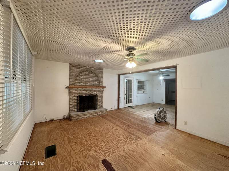 3 bedroom Single Family Residence at 414 Chestnut Street, Mathis, Crescent City — photo 4