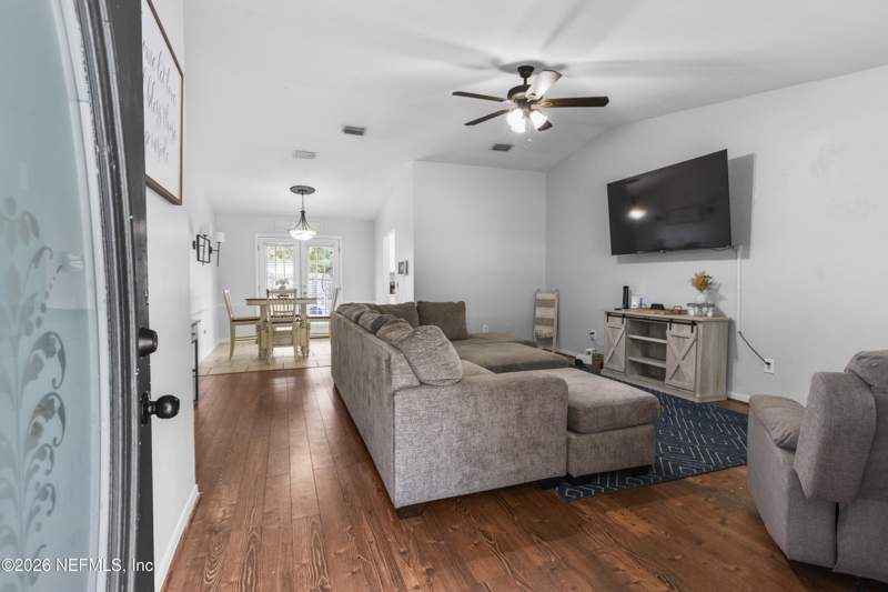 3 bedroom Single Family Residence at 248 S 1st Street, Metes & Bounds, Macclenny — photo 4