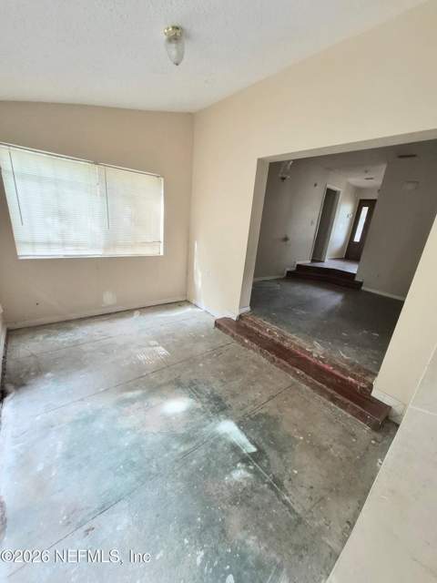 6046 Kinnon Drive, Jacksonville FL - photo 8 of 11