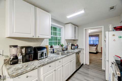 3008 Carrevero Drive, Jacksonville FL - photo 18 of 26