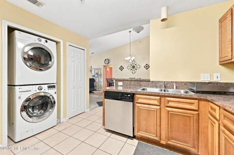 6860 Skaff Avenue #2-15, Jacksonville FL - photo 11 of 26