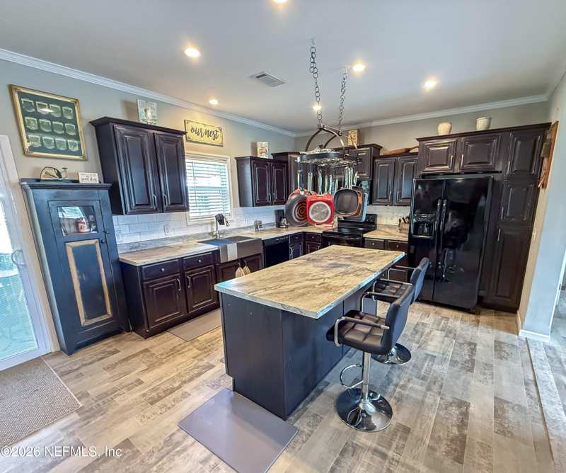 4 bedroom Single Family Residence at 1195 County Road 309, River Park, Crescent City — photo 1