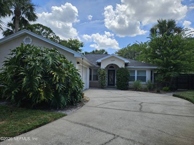 1124 LINKSIDE Court