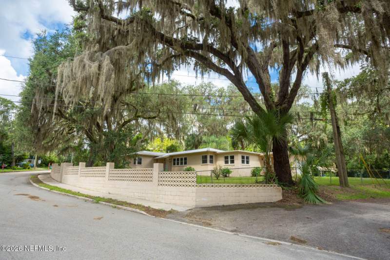 3 bedroom Single Family Residence at 1202 Kirby Street, Metes & Bounds, Palatka — photo 2