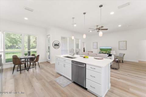 8039 Sierra Gardens Drive, Jacksonville FL - photo 14 of 53
