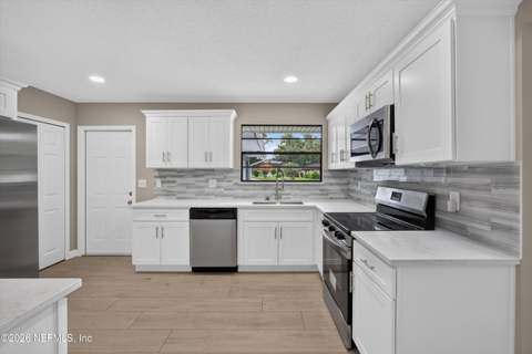 4117 Wilcrest Court, Jacksonville FL - photo 8 of 36