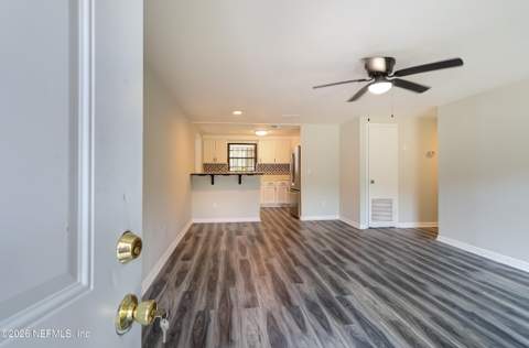 7563 John F Kennedy Drive, Jacksonville FL - photo 9 of 40