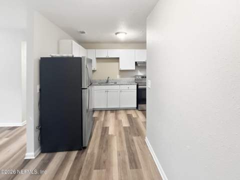 4823 Donnybrook Avenue, Jacksonville FL - photo 11 of 44
