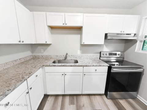 4823 Donnybrook Avenue, Jacksonville FL - photo 13 of 44