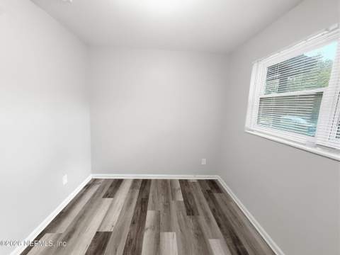 4823 Donnybrook Avenue, Jacksonville FL - photo 24 of 44