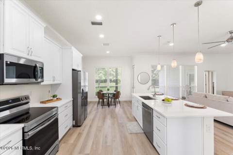 8039 Sierra Gardens Drive, Jacksonville FL - photo 13 of 53