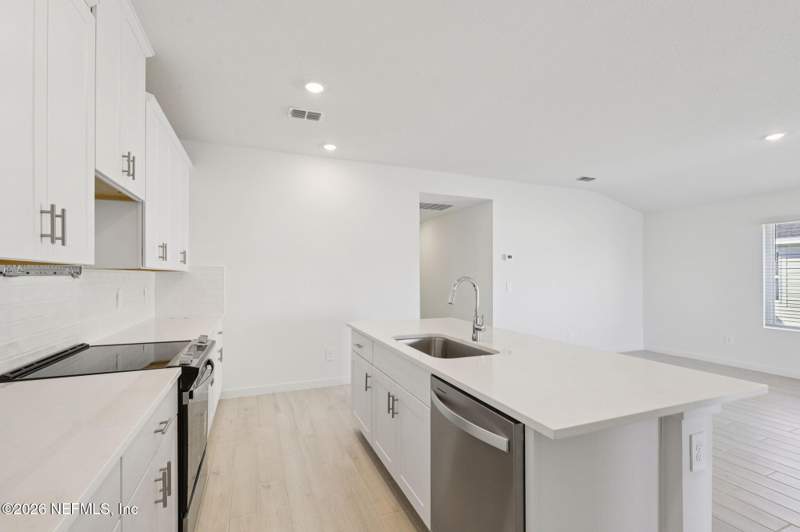 4 bedroom Single Family Residence at 10671 Lishwood Way, Kings Preserve, Jacksonville — photo 5