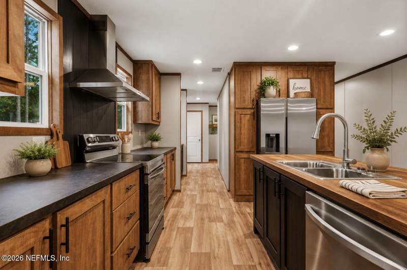 5 bedroom Manufactured Home at 5755 Bryce Street, Big Tree Lakes, Keystone Heights — photo 2