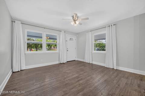 7220 Hielo Drive, Jacksonville FL - photo 9 of 47