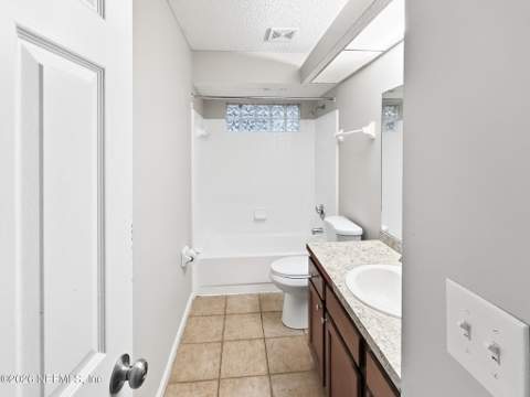 10725 Meadowlea Drive, Jacksonville FL - photo 24 of 36