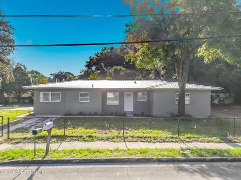 401 Husson Avenue, Palatka FL - photo 9 of 55