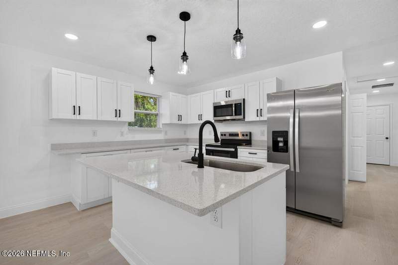 4 bedroom Single Family Residence at 8365 Susie Street, Jacksonville Heights, Jacksonville — photo 3