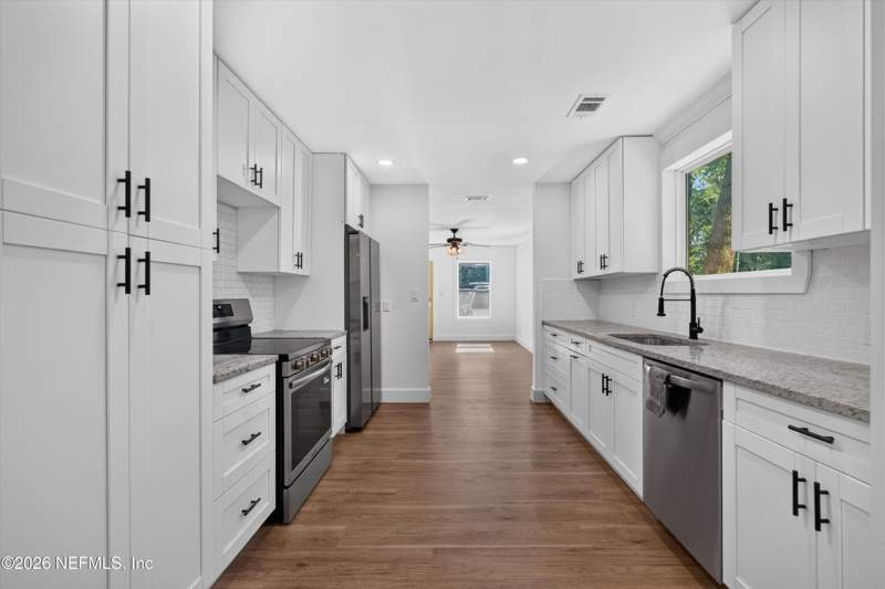 3 bedroom Single Family Residence at 4468 Englewood Ave Avenue, Englewood, Jacksonville — photo 3