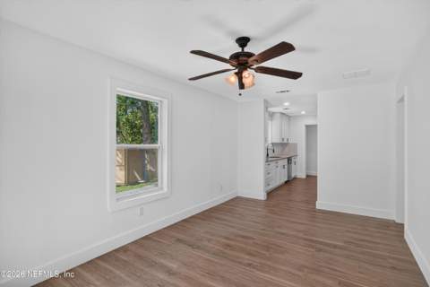 4468 Englewood Ave Avenue, Jacksonville FL - photo 10 of 33