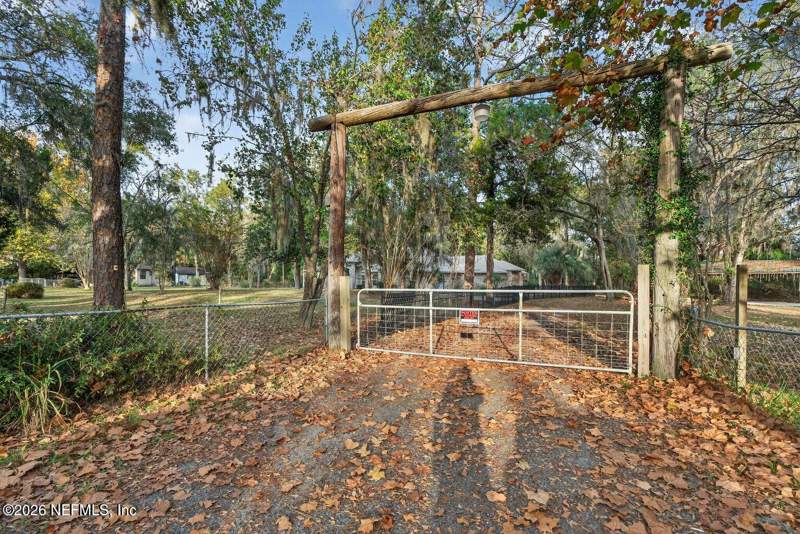 4 bedroom Single Family Residence at 1285 Hatcher Road, Metes & Bounds, Middleburg — photo 4