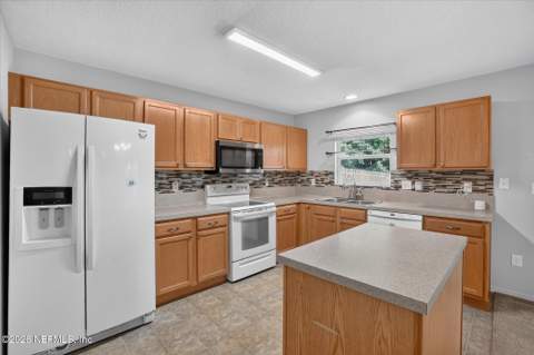 11790 Pleasant Creek Drive, Jacksonville FL - photo 13 of 43