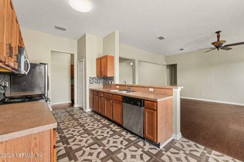 9210 Hawks Point Drive, Jacksonville FL - photo 10 of 35