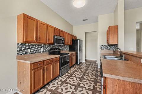 9210 Hawks Point Drive, Jacksonville FL - photo 12 of 35