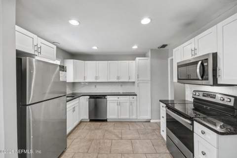 2313 Ardmore Court, Jacksonville FL - photo 10 of 21