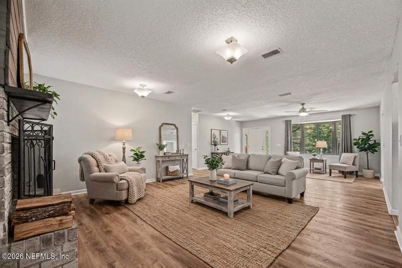 3 bedroom Single Family Residence at 4059 Inglewood Drive, Metes & Bounds, Middleburg — photo 3