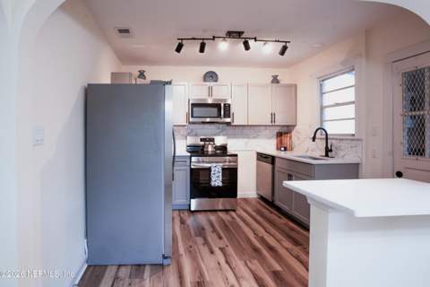 4051 Myra Street, Jacksonville FL - photo 7 of 23