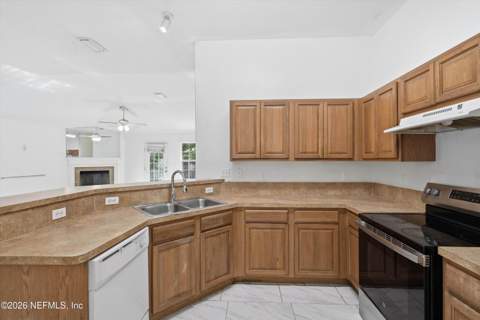 6425 Sarahs View Court, Jacksonville FL - photo 6 of 38