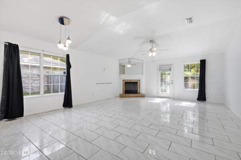 6425 Sarahs View Court, Jacksonville FL - photo 9 of 38