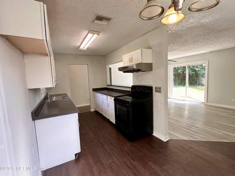 2319 Eudine Drive, Jacksonville FL - photo 7 of 25