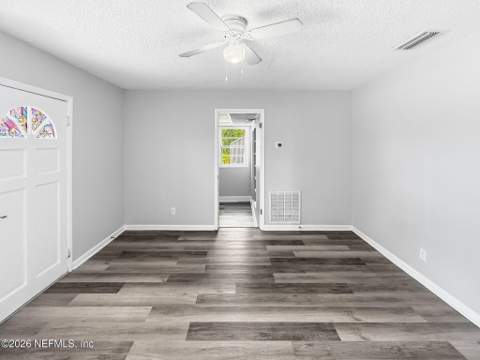 6043 Malcone Lane, Jacksonville FL - photo 12 of 44