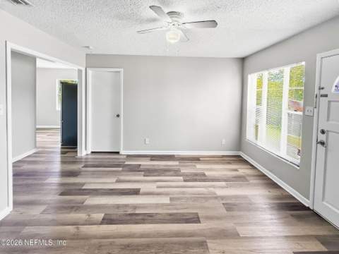 6043 Malcone Lane, Jacksonville FL - photo 14 of 44