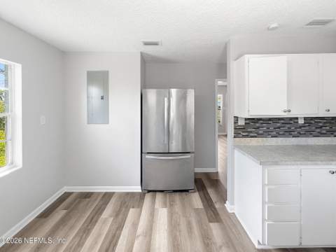 6043 Malcone Lane, Jacksonville FL - photo 16 of 44