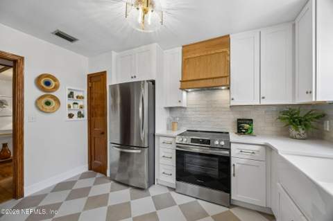 4369 Garibaldi Avenue, Jacksonville FL - photo 8 of 32