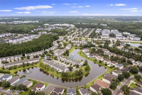 8390 Cannonwood Lane, Jacksonville FL - photo 8 of 54
