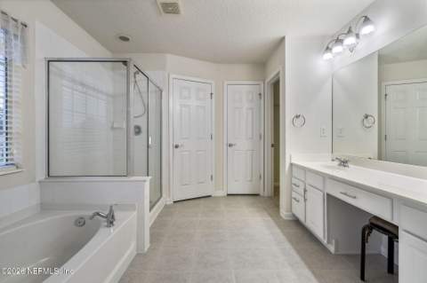 8390 Cannonwood Lane, Jacksonville FL - photo 14 of 54