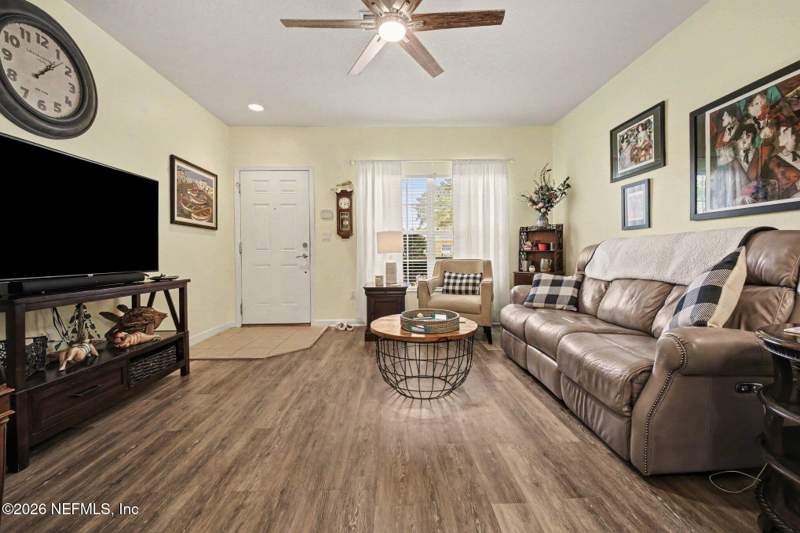 2 bedroom Townhouse at 6545 Arching Branch Circle, Arrowoods, Jacksonville — photo 2