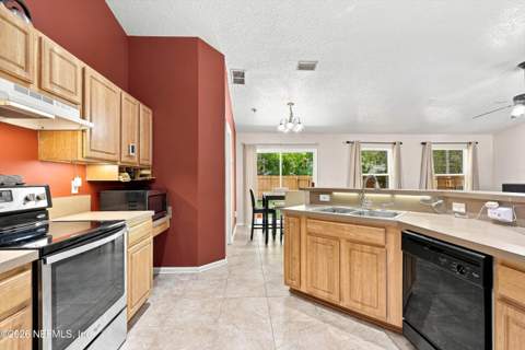 8168 Leafcrest Drive, Jacksonville FL - photo 6 of 25