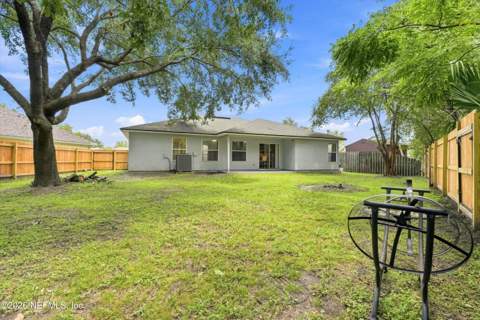 8168 Leafcrest Drive, Jacksonville FL - photo 22 of 25